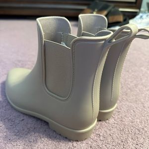 Women’s bootie rain boots